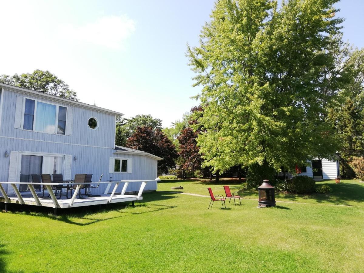 Entire Waterfront Cottage In Carrying Place Exterior foto